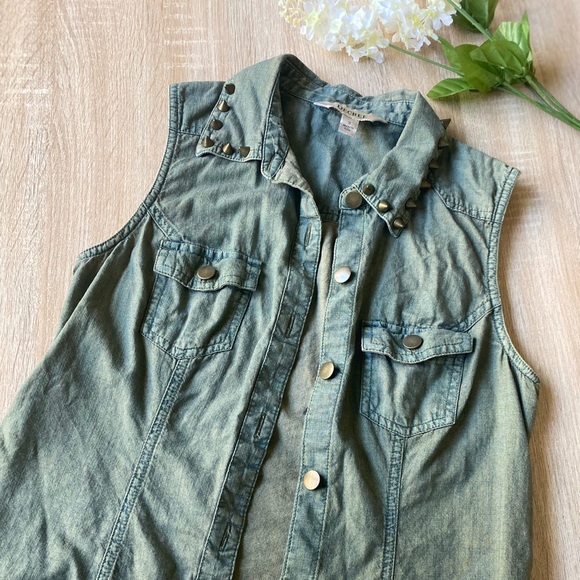 Decree vest